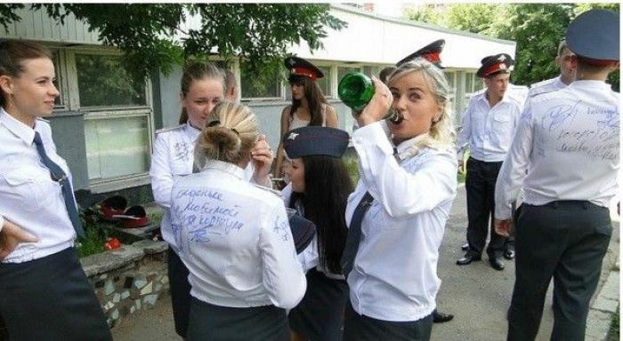 Сотрудницы полиции