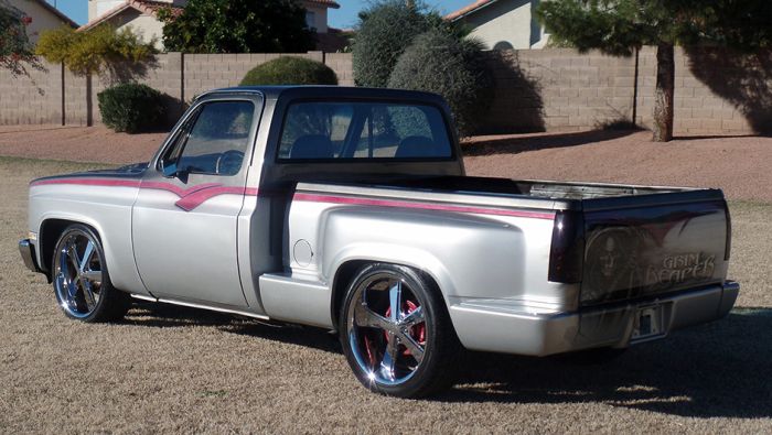 "Заряженные" автомобили на аукционе в Лос-Анджелесе