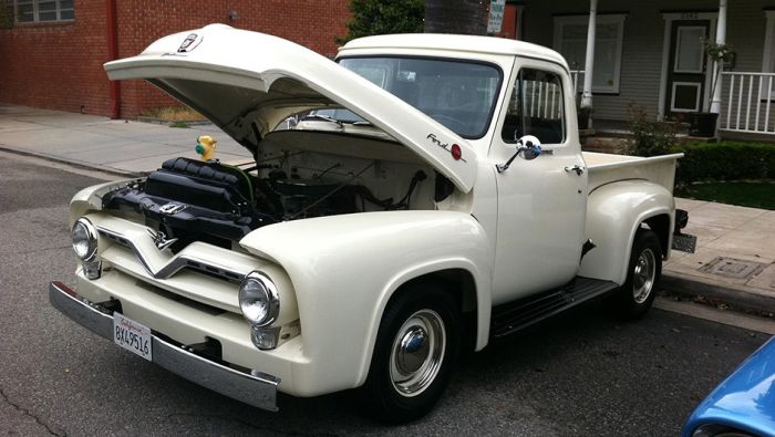 "Заряженные" автомобили на аукционе в Лос-Анджелесе