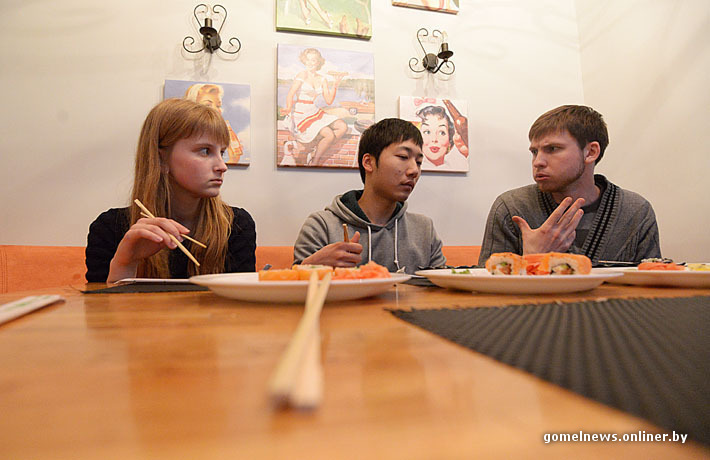 Эксперимент: настоящий японец пробовал настоящие гомельские суши