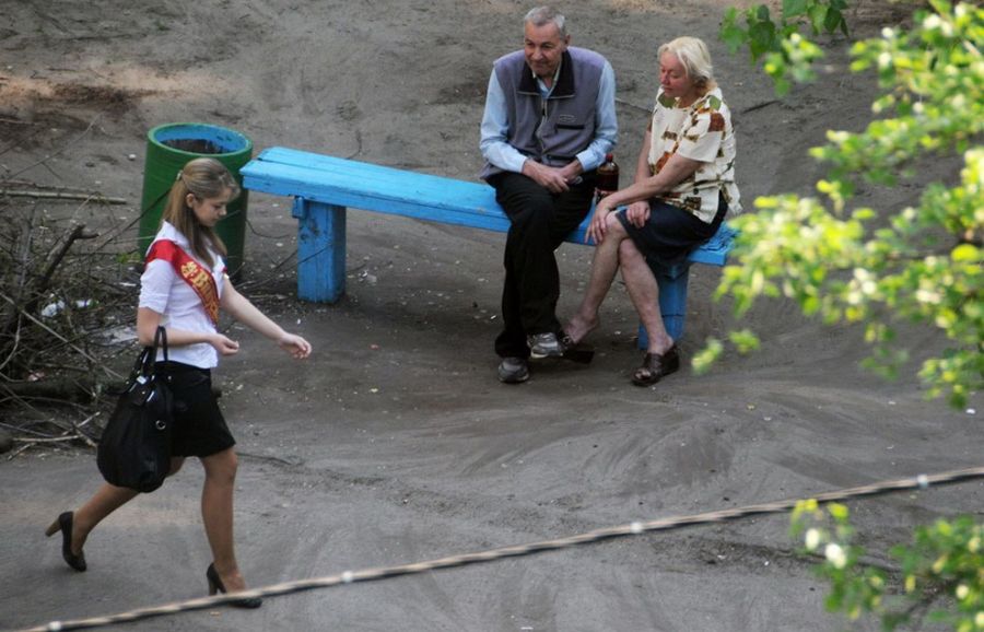 Жизнь на лавочке (23 фото)