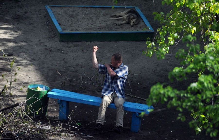 Жизнь на лавочке (23 фото)