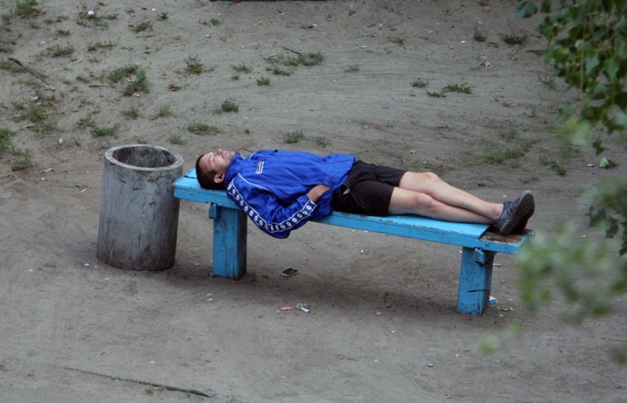 Жизнь на лавочке (23 фото)