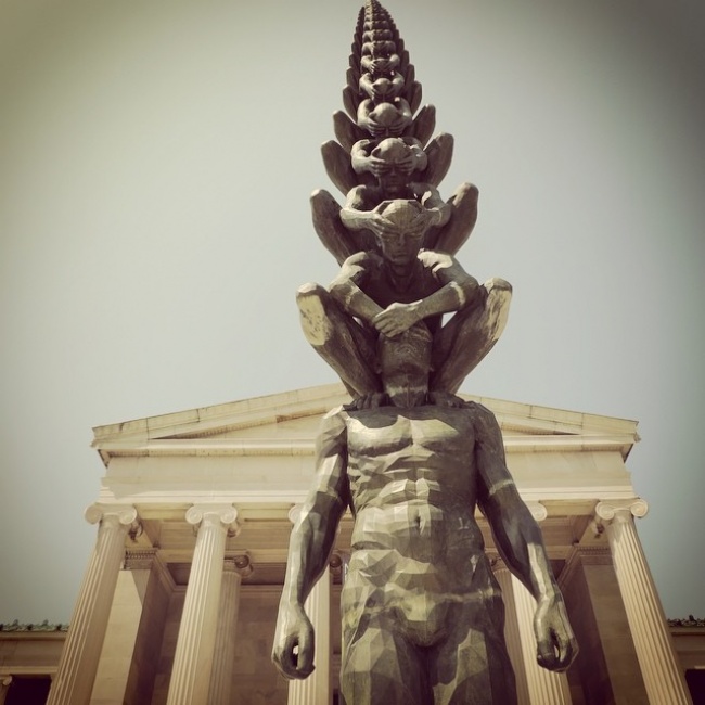 Cкульптур, над которыми не властны законы физики