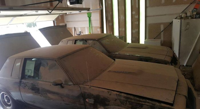 Пара автомобилей Buick Grand Nationals провела в гараже 30 лет