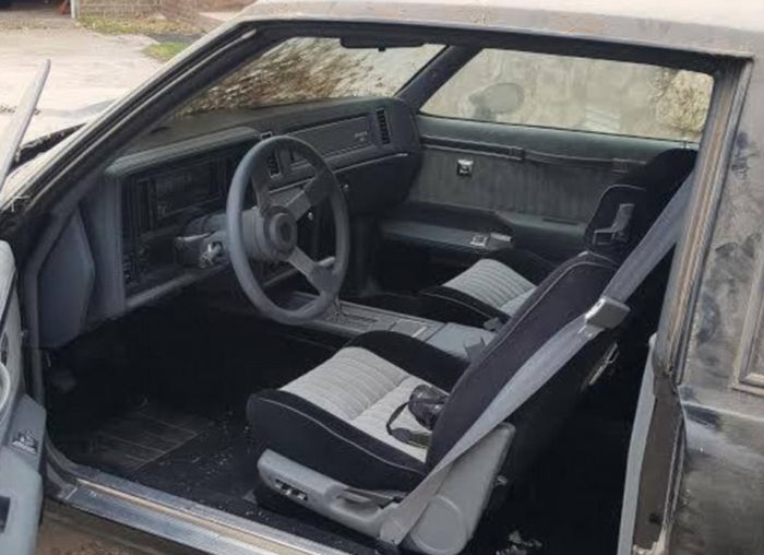 Пара автомобилей Buick Grand Nationals провела в гараже 30 лет