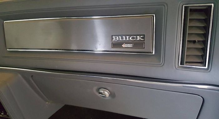 Пара автомобилей Buick Grand Nationals провела в гараже 30 лет