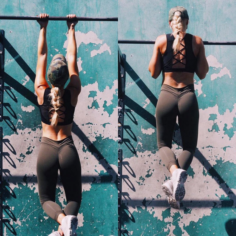 Стройные девчонки в спортивных штанишках