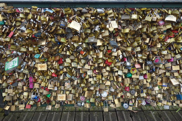 Мост Искусств в Париже Мост Искусств в Париже