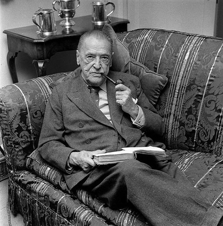 Как известные писатели заставляли себя работать?