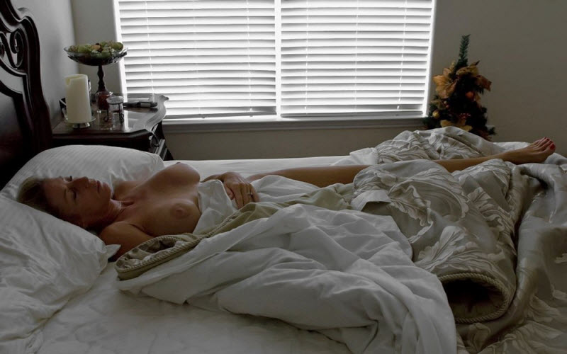 Спят уставшие девчонки