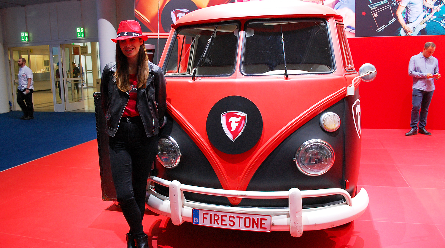 Девушка Франкфуртского автосалона 2017