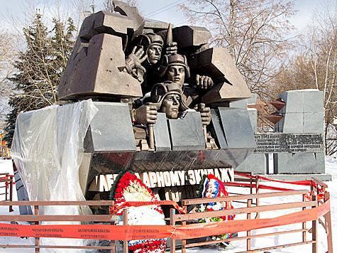 Легендарная танковая атака (3 фото)