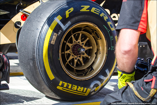 Как может работать шиномонтаж, или пит-стопы в Формуле-1 (17 фото) Как может работать шиномонтаж, или пит-стопы в Формуле-1 (17 фото)