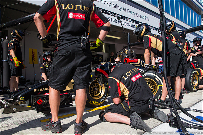 Как может работать шиномонтаж, или пит-стопы в Формуле-1 (17 фото) Как может работать шиномонтаж, или пит-стопы в Формуле-1 (17 фото)