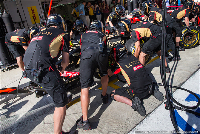 Как может работать шиномонтаж, или пит-стопы в Формуле-1 (17 фото) Как может работать шиномонтаж, или пит-стопы в Формуле-1 (17 фото)