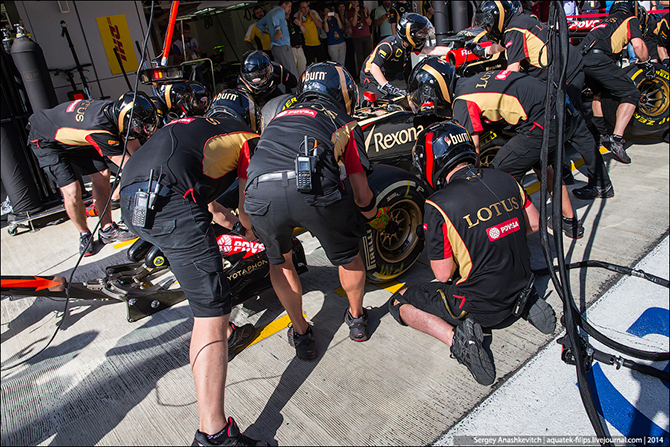 Как может работать шиномонтаж, или пит-стопы в Формуле-1 (17 фото) Как может работать шиномонтаж, или пит-стопы в Формуле-1 (17 фото)