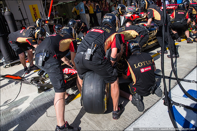 Как может работать шиномонтаж, или пит-стопы в Формуле-1 (17 фото) Как может работать шиномонтаж, или пит-стопы в Формуле-1 (17 фото)