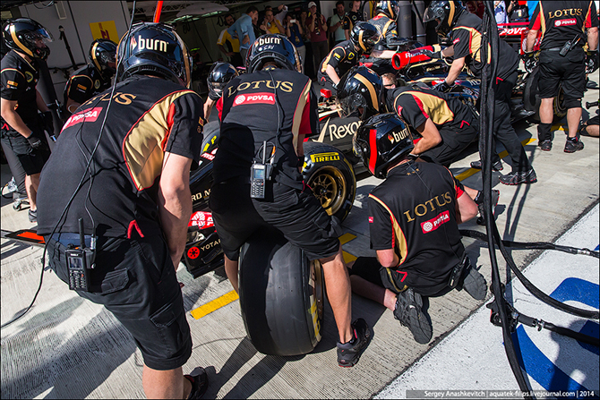 Как может работать шиномонтаж, или пит-стопы в Формуле-1 (17 фото) Как может работать шиномонтаж, или пит-стопы в Формуле-1 (17 фото)