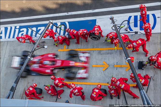 Как может работать шиномонтаж, или пит-стопы в Формуле-1 (17 фото) Как может работать шиномонтаж, или пит-стопы в Формуле-1 (17 фото)
