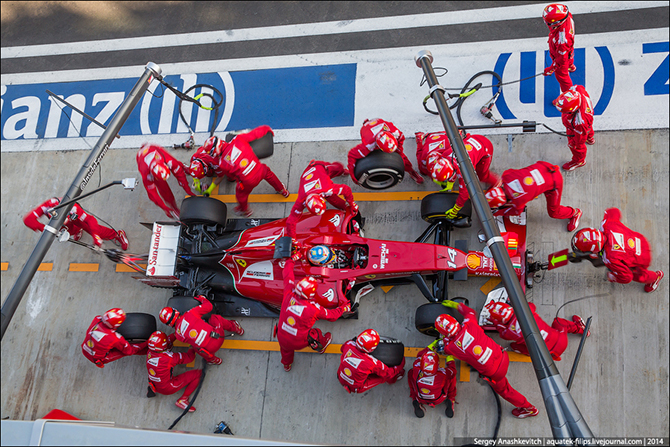 Как может работать шиномонтаж, или пит-стопы в Формуле-1 (17 фото) Как может работать шиномонтаж, или пит-стопы в Формуле-1 (17 фото)