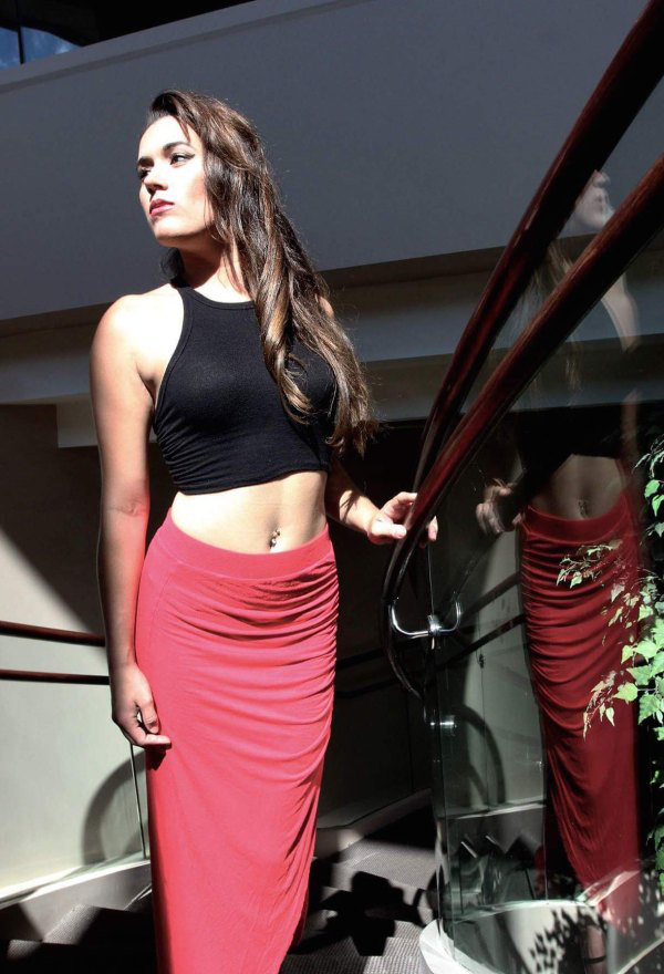 Стройные девушки в обтягивающих нарядах