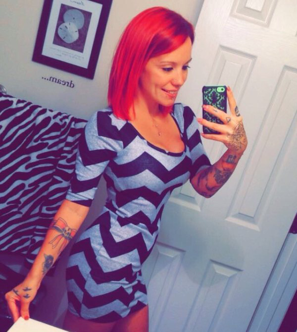 Стройные девушки в обтягивающих нарядах