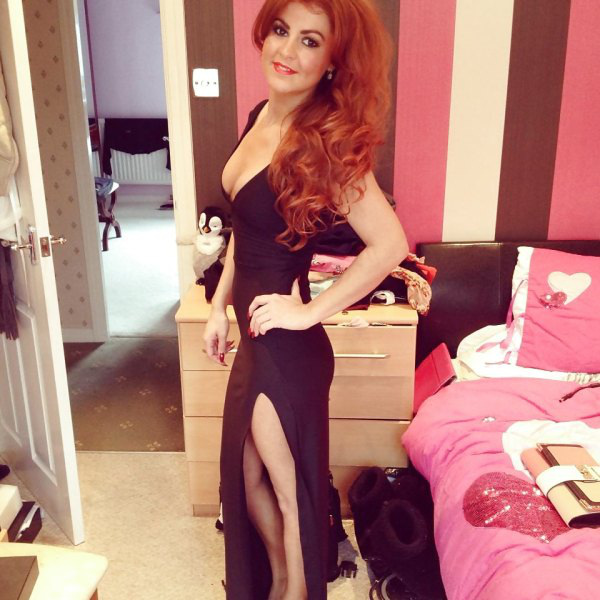 Стройные девушки в обтягивающих нарядах