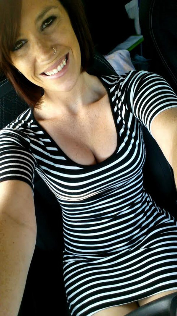 Стройные девушки в обтягивающих нарядах