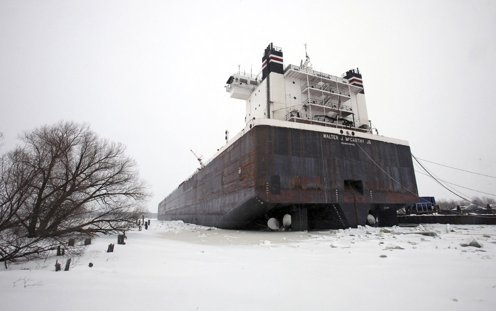 Прогулка по Верхнему озеру к ледяным пещерам