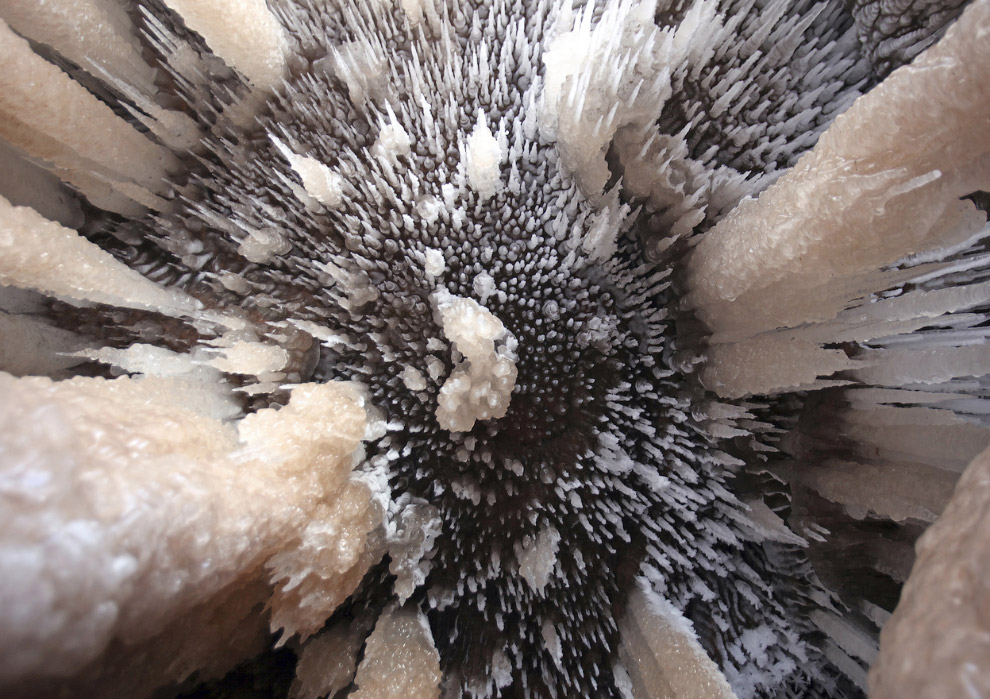 Прогулка по Верхнему озеру к ледяным пещерам