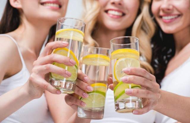 Бывают случаи, когда воду пить категорически нельзя Бывают случаи, когда воду пить категорически нельзя