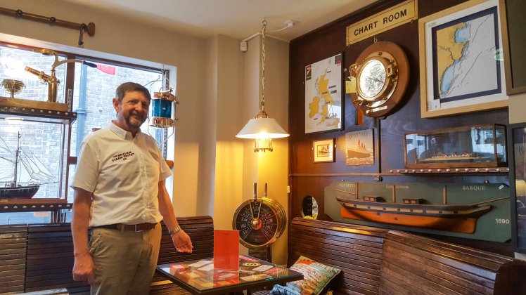 В Великобритании открылось кафе, которое нельзя посещать с детьми, зато можно с собаками