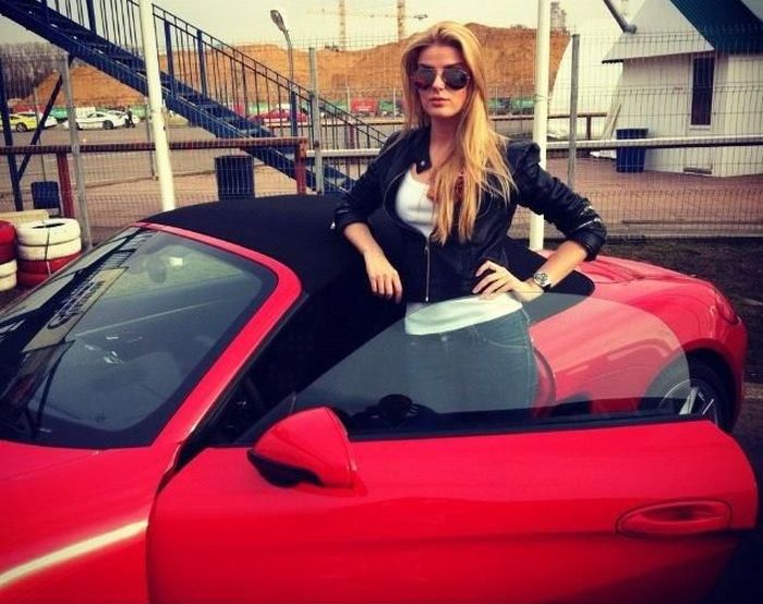 Наши девушки и автомобили (40 фото)