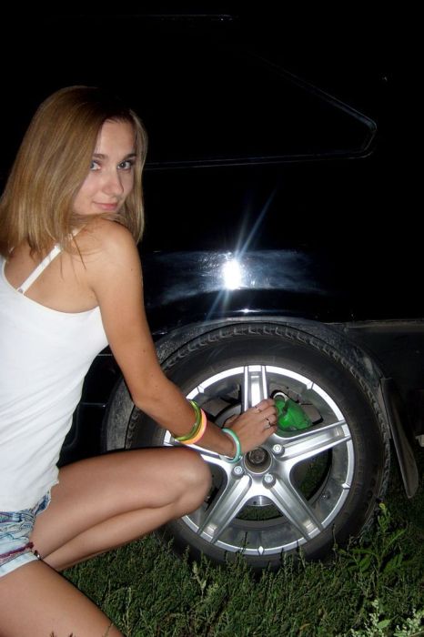 Наши девушки и автомобили (40 фото)