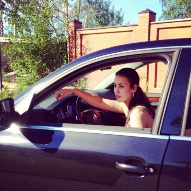 Наши девушки и автомобили (40 фото)