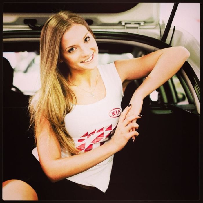 Наши девушки и автомобили (40 фото)