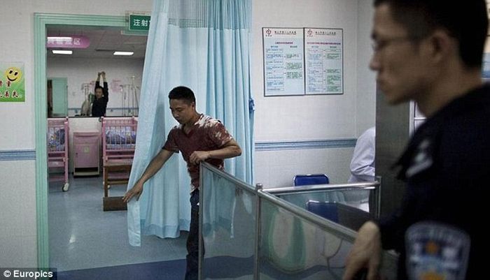 Муж пришёл пораньше домой (4 фото)