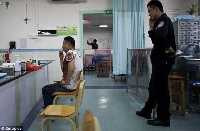 Муж пришёл пораньше домой (4 фото)