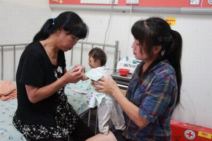 Самая маленькая девочка в мире (7 фото) Самая маленькая девочка в мире (7 фото)