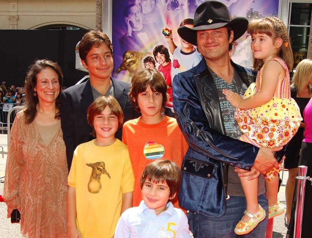 «Папа, мама, за что вы меня ненавидите?» или «звездные» родители, которым стоило запретить давать имена своим детям «Папа, мама, за что вы меня ненавидите?» или «звездные» родители, которым стоило запретить давать имена своим детям