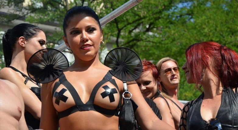 Пикантные и веселые фото девушек