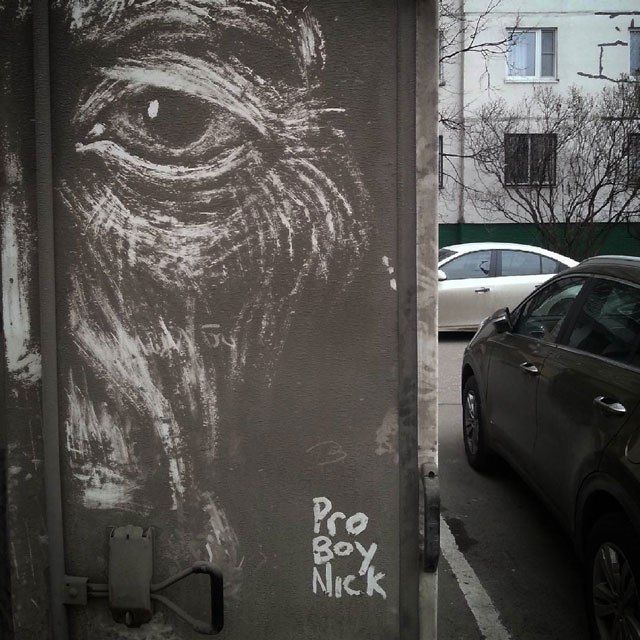 Рисунки на грязных авто от московского художника