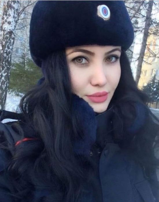 Очаровательные девушки в форме