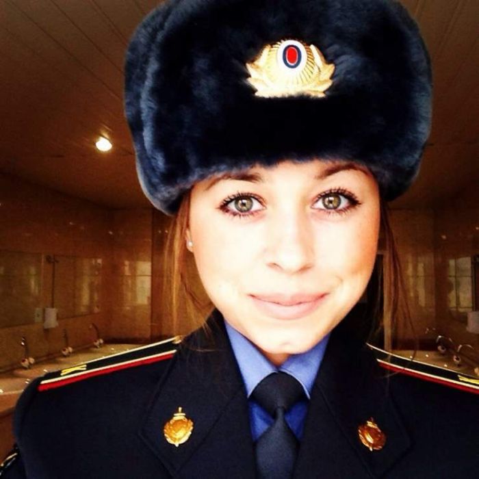 Очаровательные девушки в форме