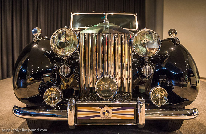 Потрясающий королевский автопарк в Иордании