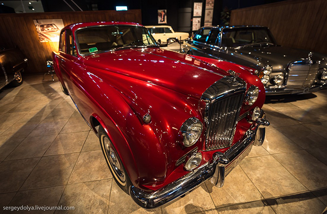 Потрясающий королевский автопарк в Иордании