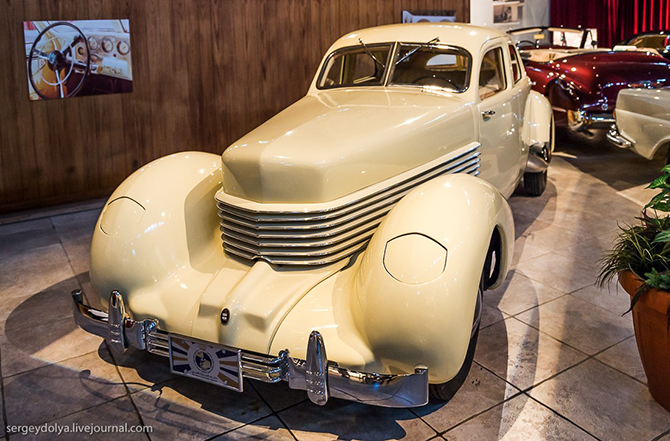 Потрясающий королевский автопарк в Иордании