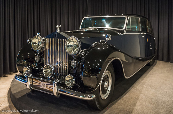 Потрясающий королевский автопарк в Иордании