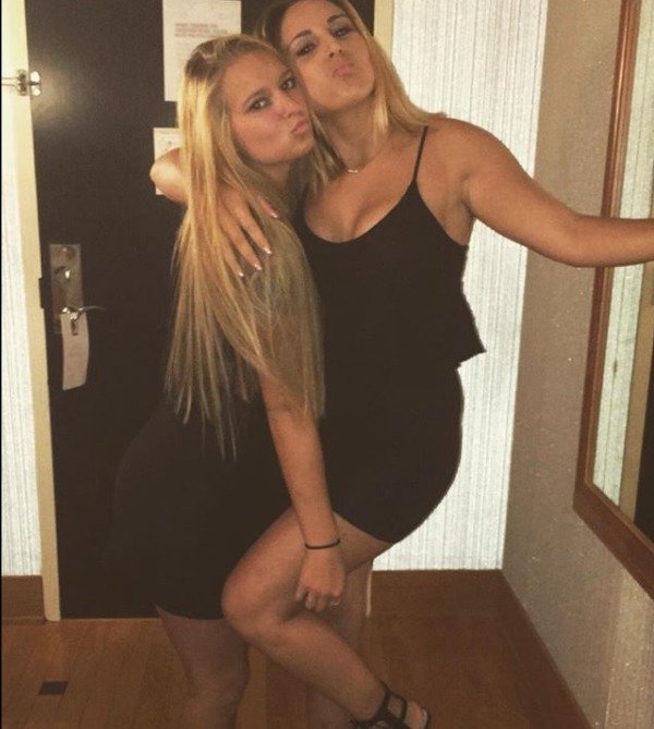 Симпатичные подружки